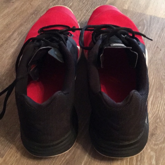 Like NEW NIKE Training Dual Fusion 10 Red N Black - Picture 5 of 8